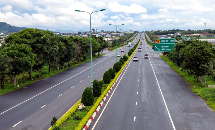 UBND tỉnh Lâm Đồng ký kết hợp đồng xây dựng cao tốc Bảo Lộc - Liên Khương